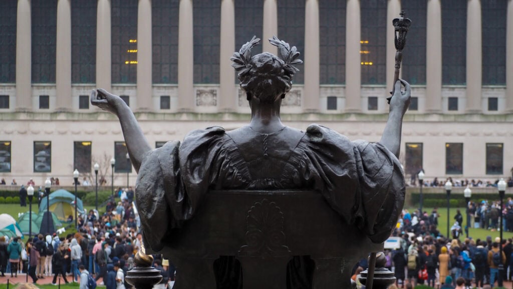 Behind Alma Mater as police dismantle the first encampment and students begin to occupy the opposite lawn. Photo Credit: Wm3214 via Wikimedia Commons