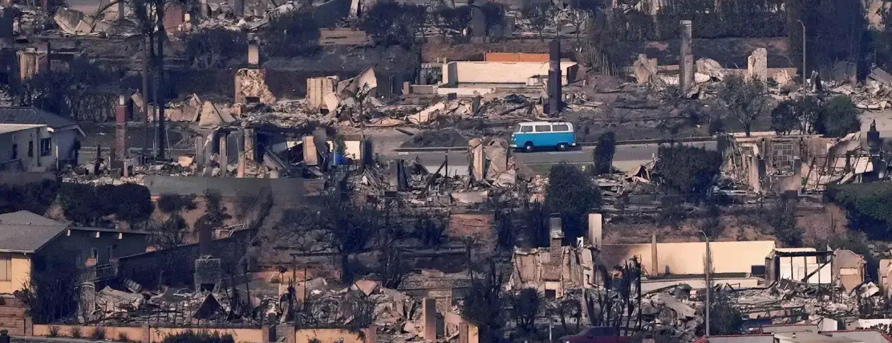 The flames have so far burned more than 35,000 acres in Los Angeles, the state’s fire agency reported. (AP pic)https://www.freemalaysiatoday.com/category/world/2025/01/10/los-angeles-fire-deaths-at-10-as-national-guard-called-in/