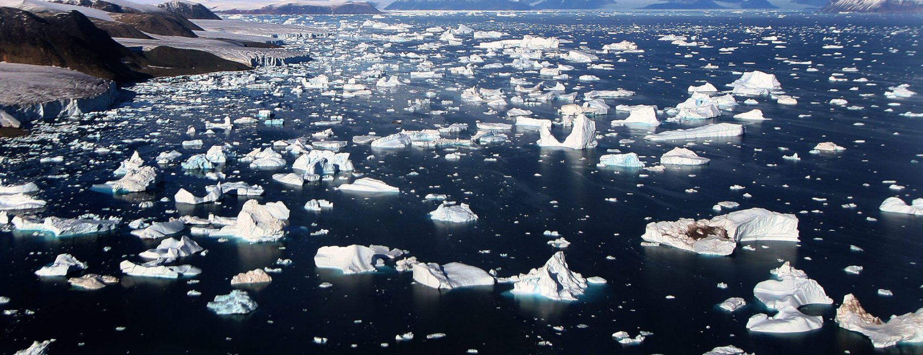 Glaciers_and_Icebergs_at_Cape_York
