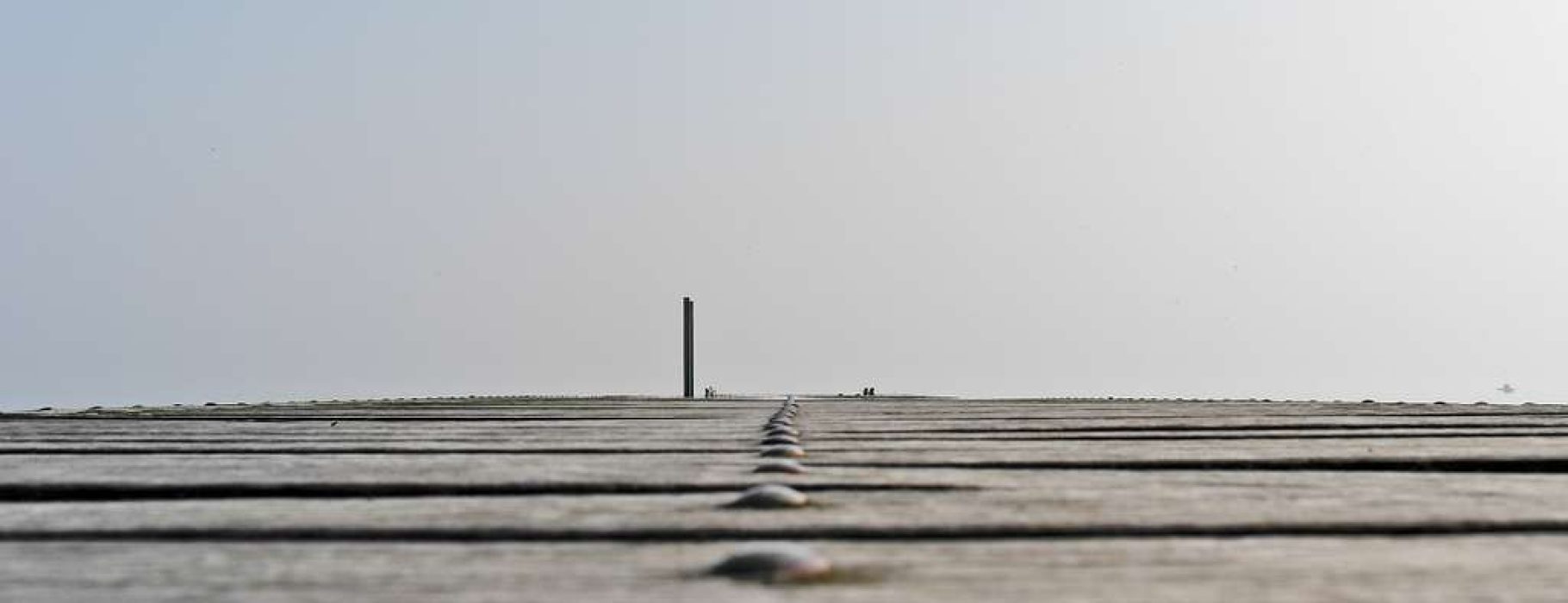 geneva-lake-under-grey-sky-unsplash-22477e-1024