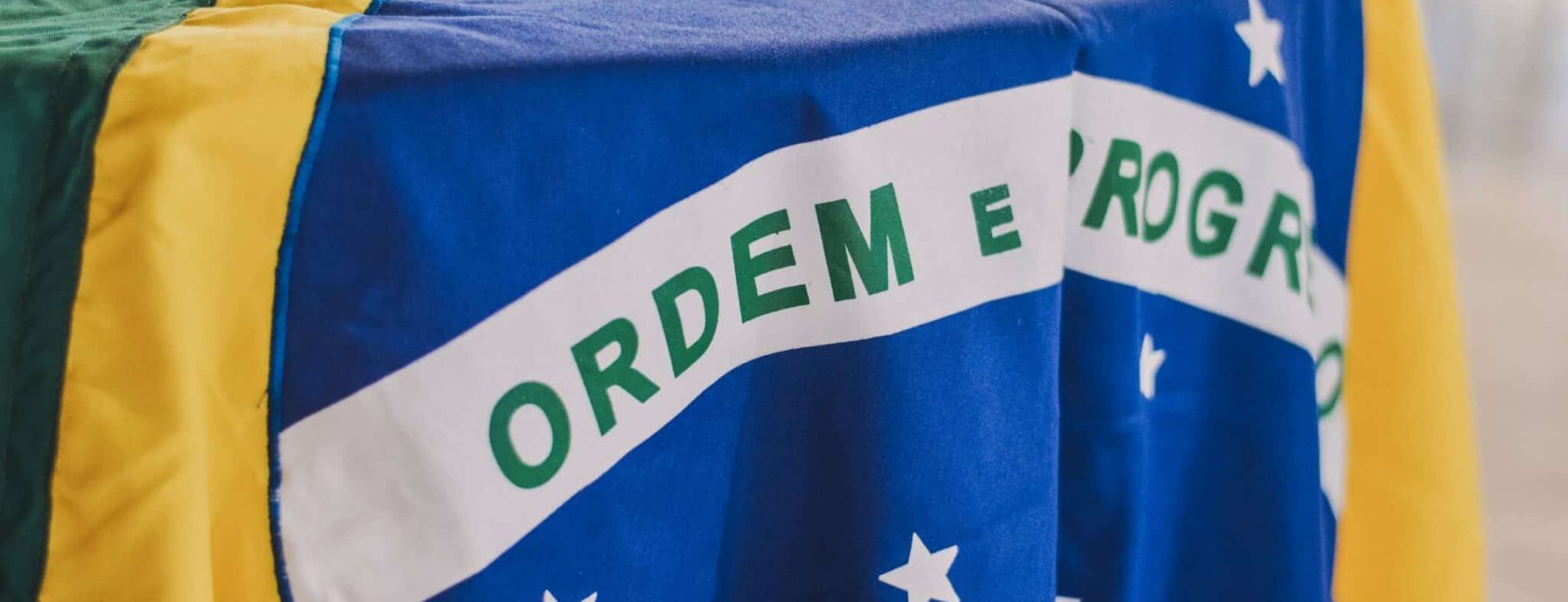 This is a side-on view of the Brazilian flag draped over a table. The words, "Ordem e Progresso" are visible.